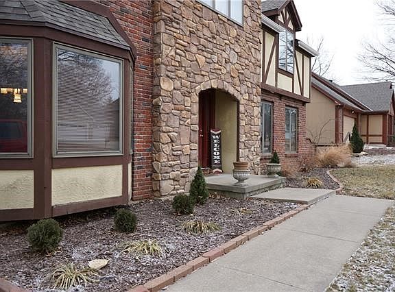 2nd image of 713 Greenbriar Ter