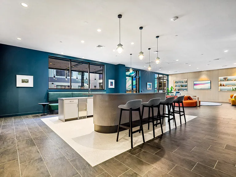 Edgewater Apartments — Photo 31