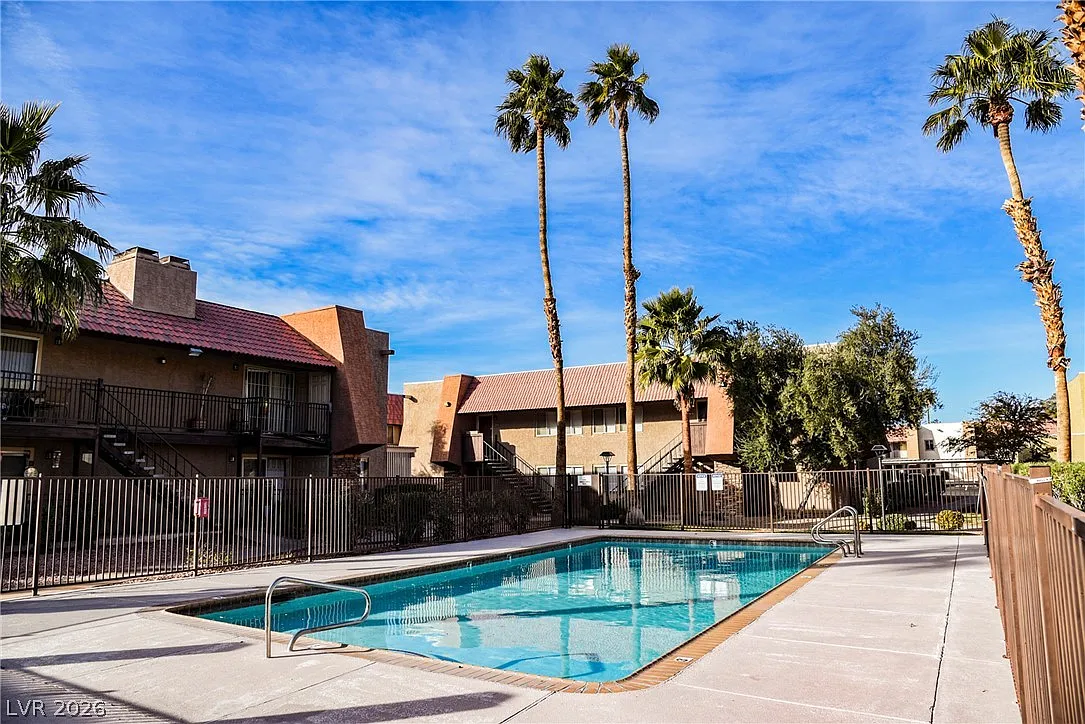 1 bed, 1.0 bath, 700 sqft, $1,100 — Photo 2