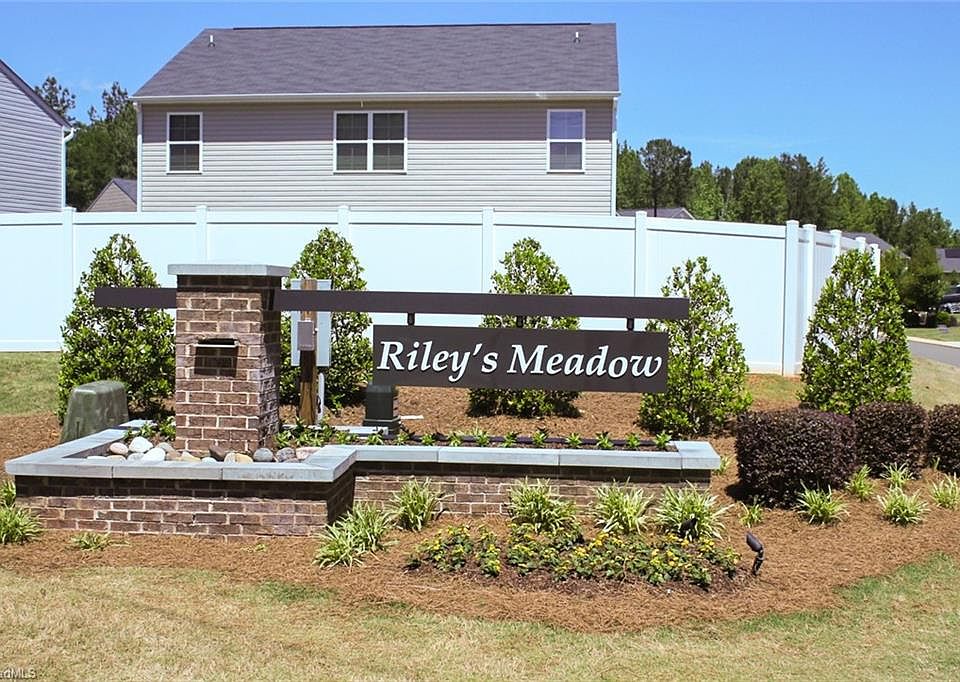 1st image of 2351 Lily Dr