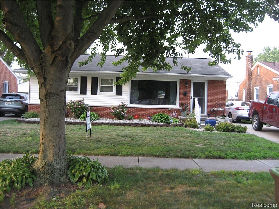 1st image of 22039 Haskell St