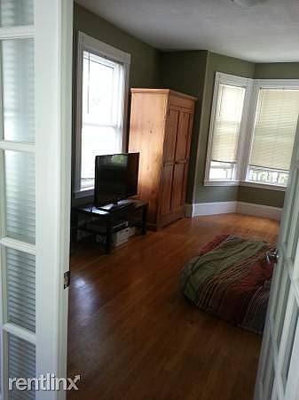 2nd image of 33 Berkeley St