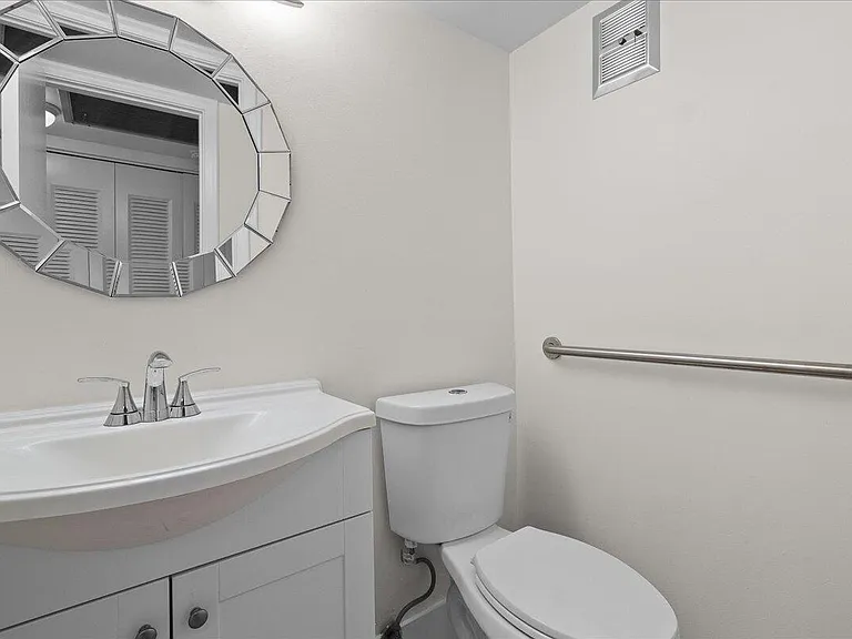 142 Kent St #I — Photo 11