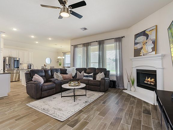 4th image of 1415 Holly Chase Dr