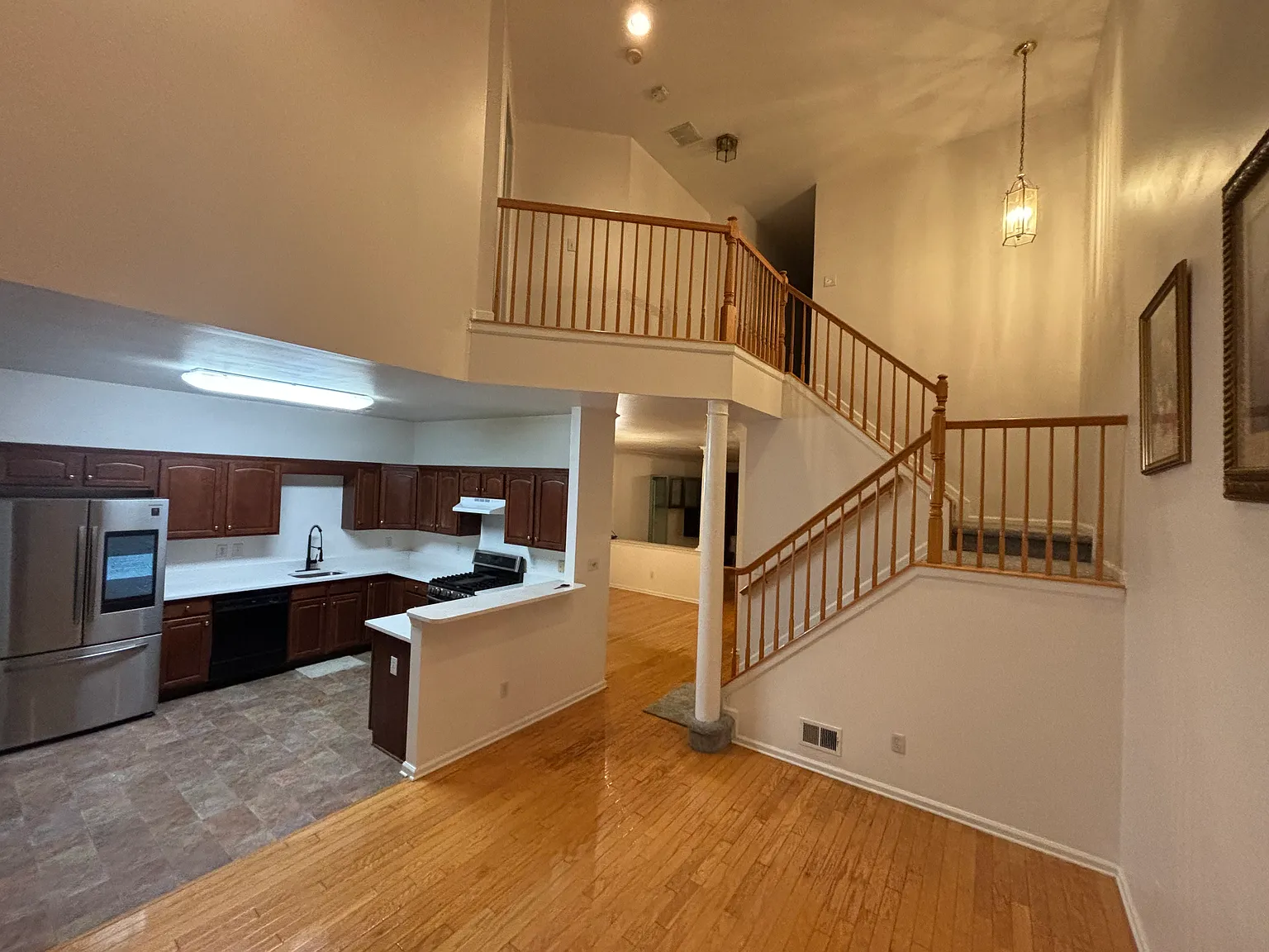3 bed, 2.5 bath, 1924 sqft, $4,000 — Photo 2