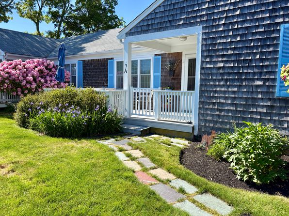 230 Gosnold St #7A