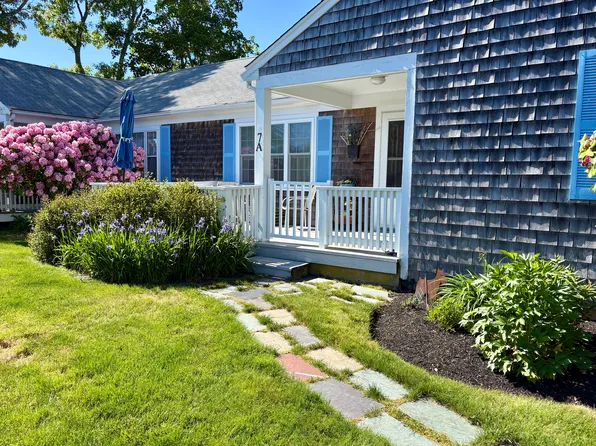 230 Gosnold St, Hyannis, MA