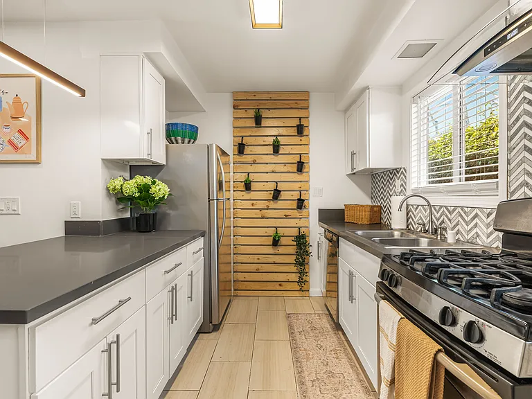 5700 Vanalden Ave — Photo 5