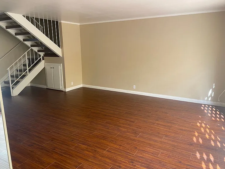 3016 El Camino Ave — Photo 4