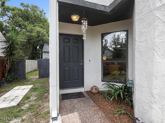 3rd image of 1164 Romaine Cir W
