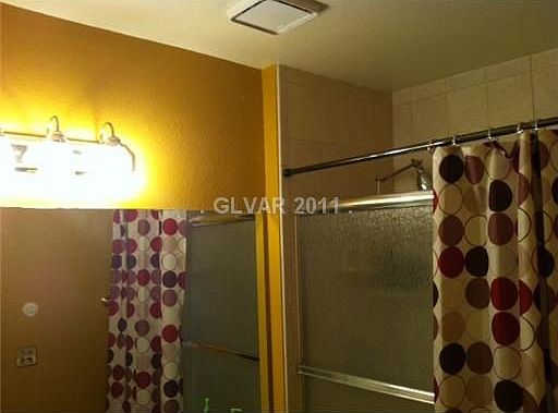 4th image of 7468 Palermo Ave