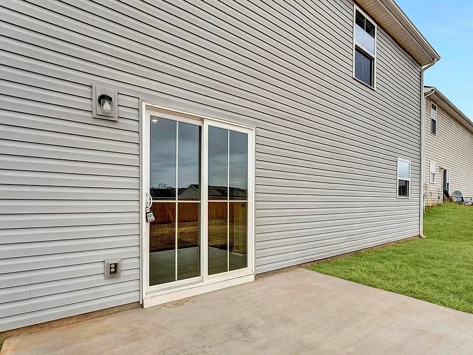 8 Torrington Dr