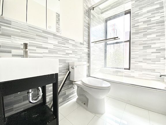 5th image of 961 Columbus Ave #3C
