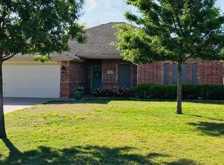 310 Wintergreen Ct, Weatherford, TX 76085