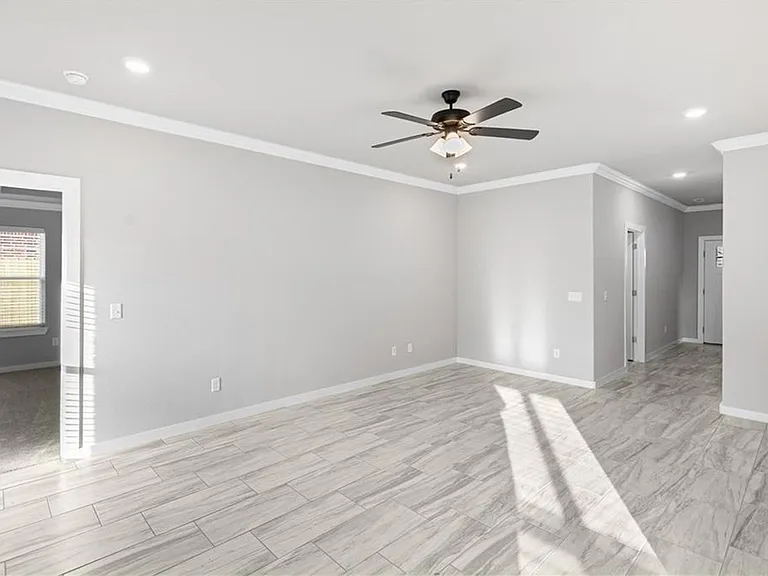 410 Peach Ave — Photo 12
