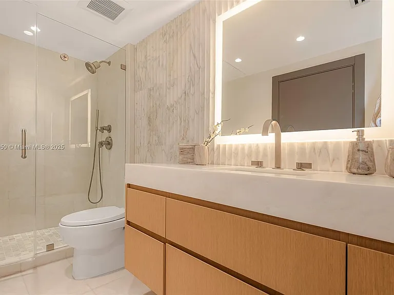 2301 Collins Ave #1527 — Photo 29