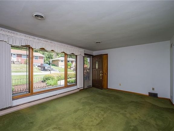 4th image of 477 Willow Ave
