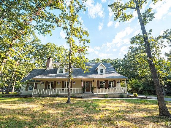 3rd image of 807 Lariat Ln