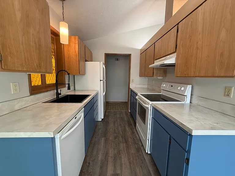 11820 SW Belmont Ter — Photo 8