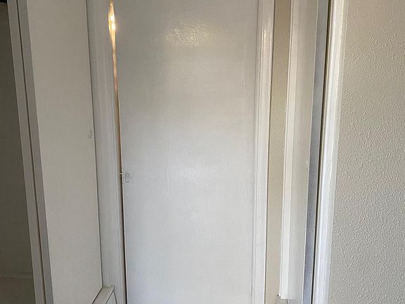 3rd image of 647 Karen Ln