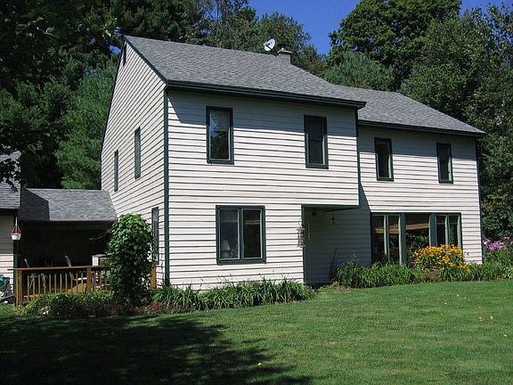 1 deck/front of house