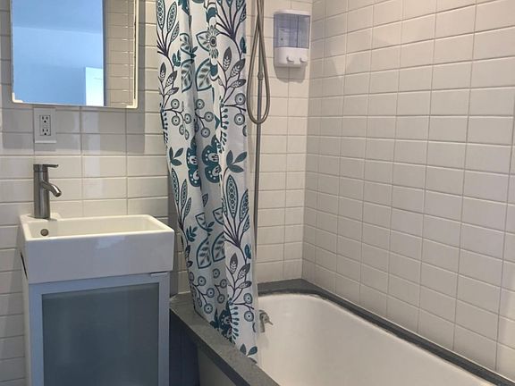 3rd image of 1639 Cabrillo Ave #302