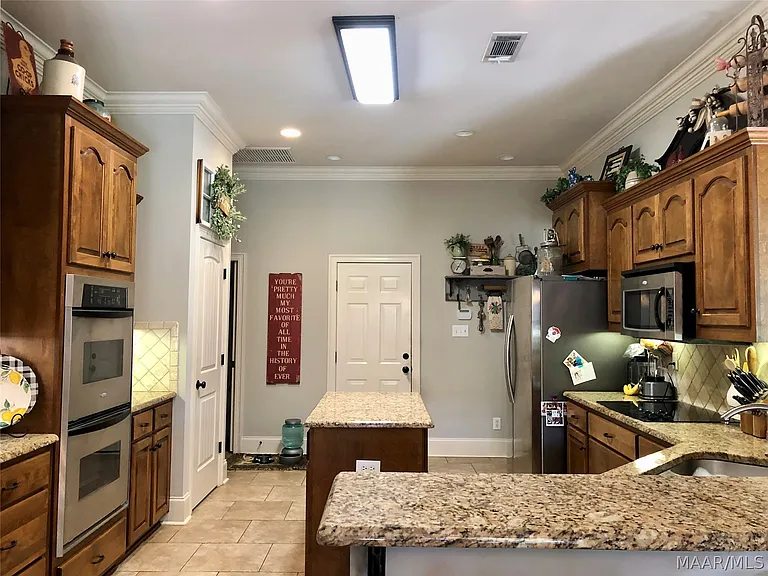 1694 Pebble Creek Dr — Photo 3
