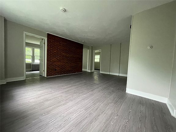 3rd image of 654 Spencer Rd #1W