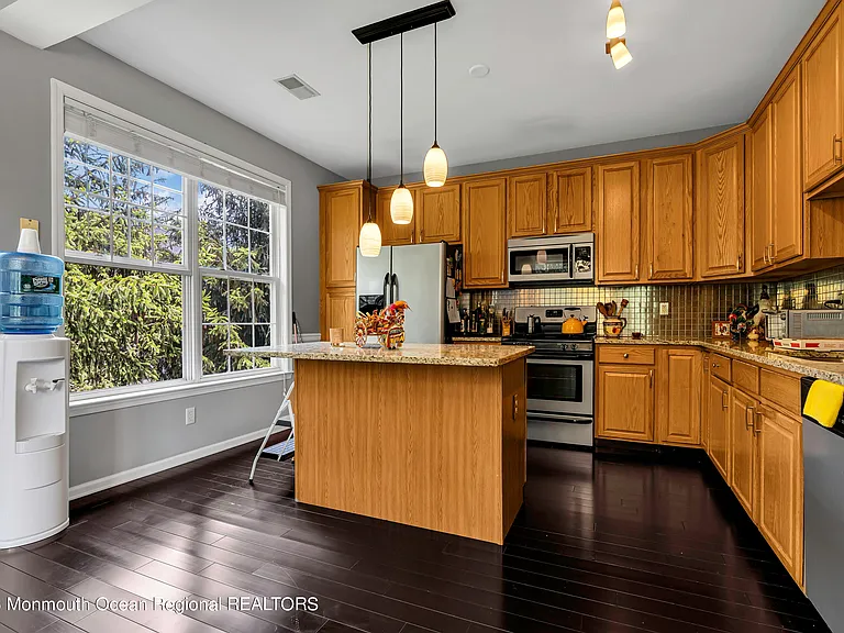 536 Saint Andrews Pl — Photo 11