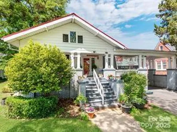 322 4th St SW, Hickory, NC 28602