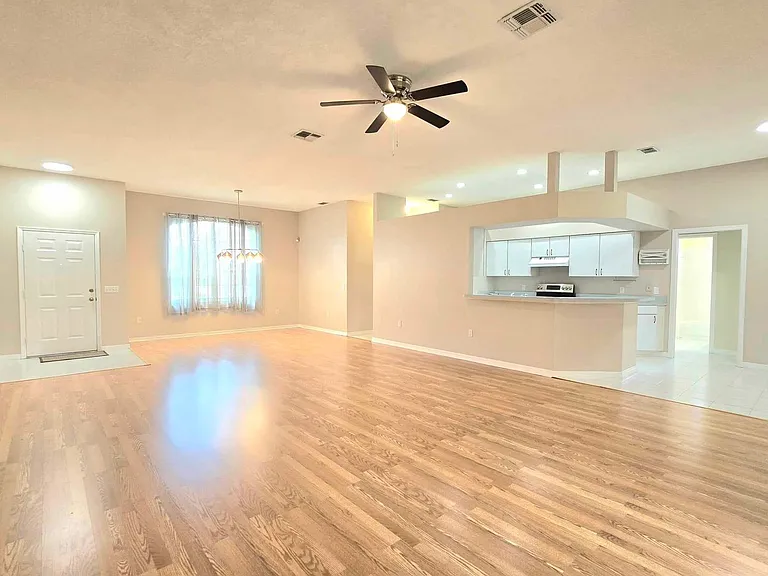 7047 Hazeltine Cir — Photo 2