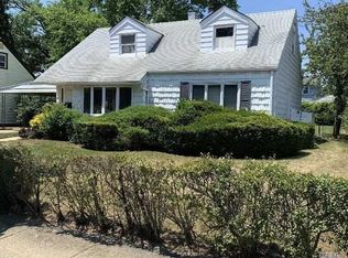 764 Wyngate Dr, Valley Stream, NY 11580