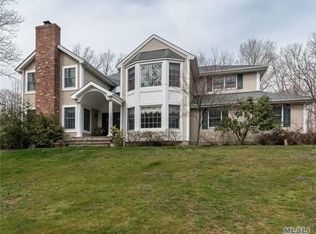 17 Camel Hollow Rd, Huntington, NY 11743