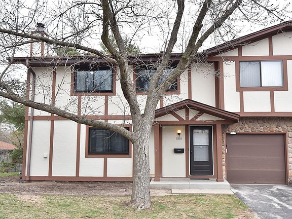 3rd image of 8026 W Manor Cir #8026