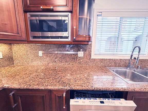 4th image of 1828 Glendon Ave APT 303