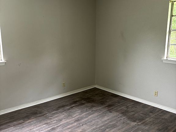 3rd image of 1505 N Indian Meridian Rd