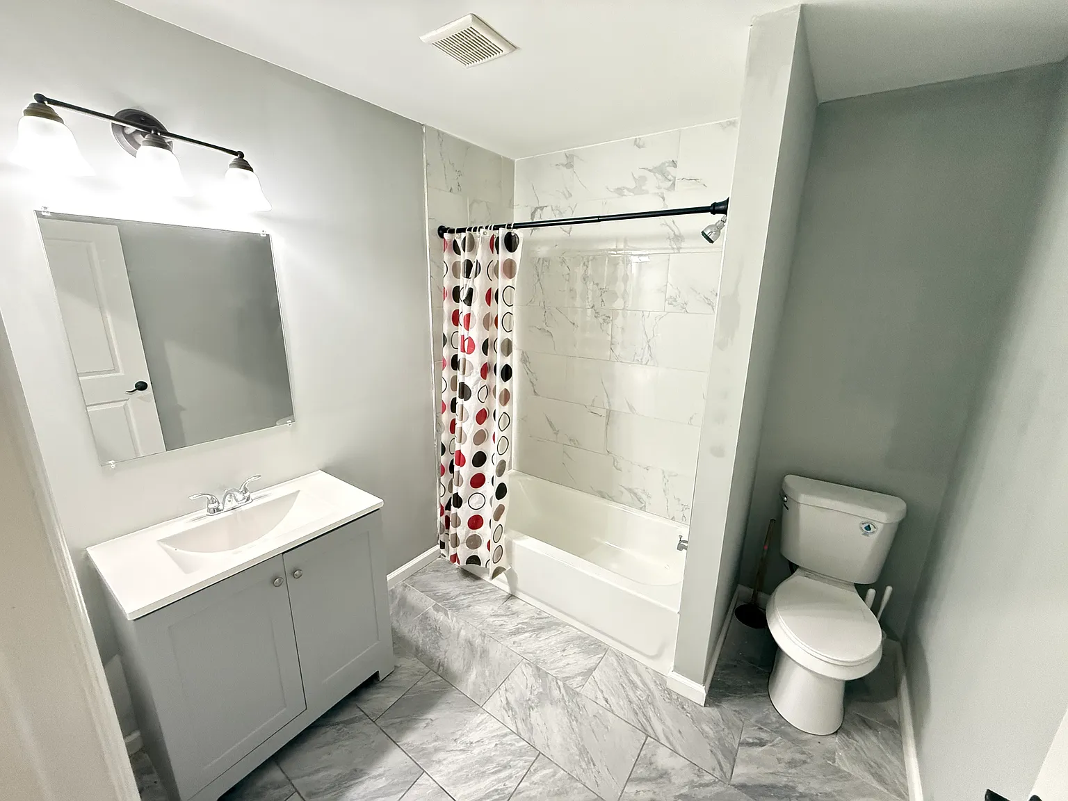 3 bed, 990 sqft, $2,800 — Photo 3
