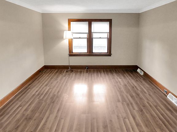 3rd image of 523 Lawn Dr