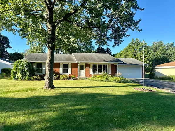 520 Pasadena Ave, Beecher, IL 60401