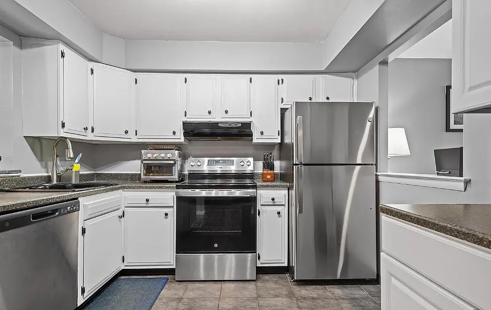 2 bed, 1100 sqft, $1,700 — Photo 1