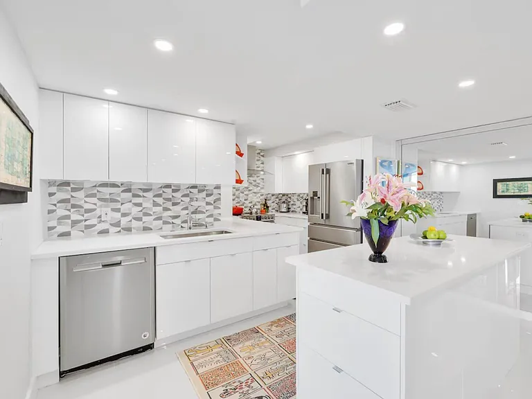 5600 N Flagler Dr #2509 — Photo 4