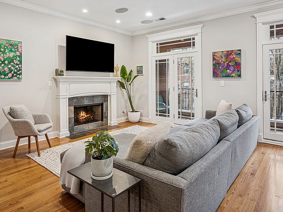 3rd image of 3248 N Kenmore Ave APT 3