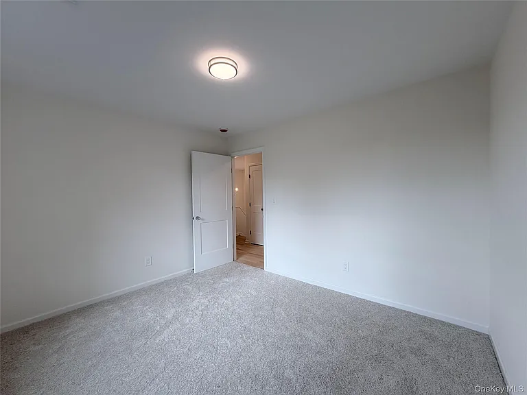 102 Pulaski Rd — Photo 15