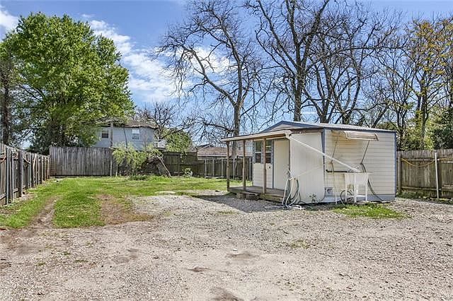 2nd image of 638 Clay St