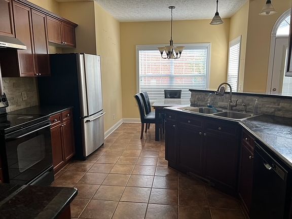 4th image of 3840 Henricks Hill Dr