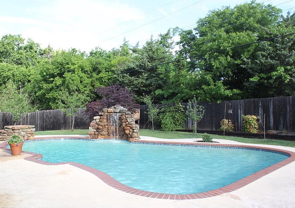 1st image of 321 W Meadowbrooke Dr