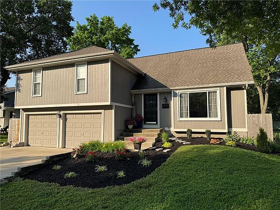 3rd image of 1409 E Oxford Pl