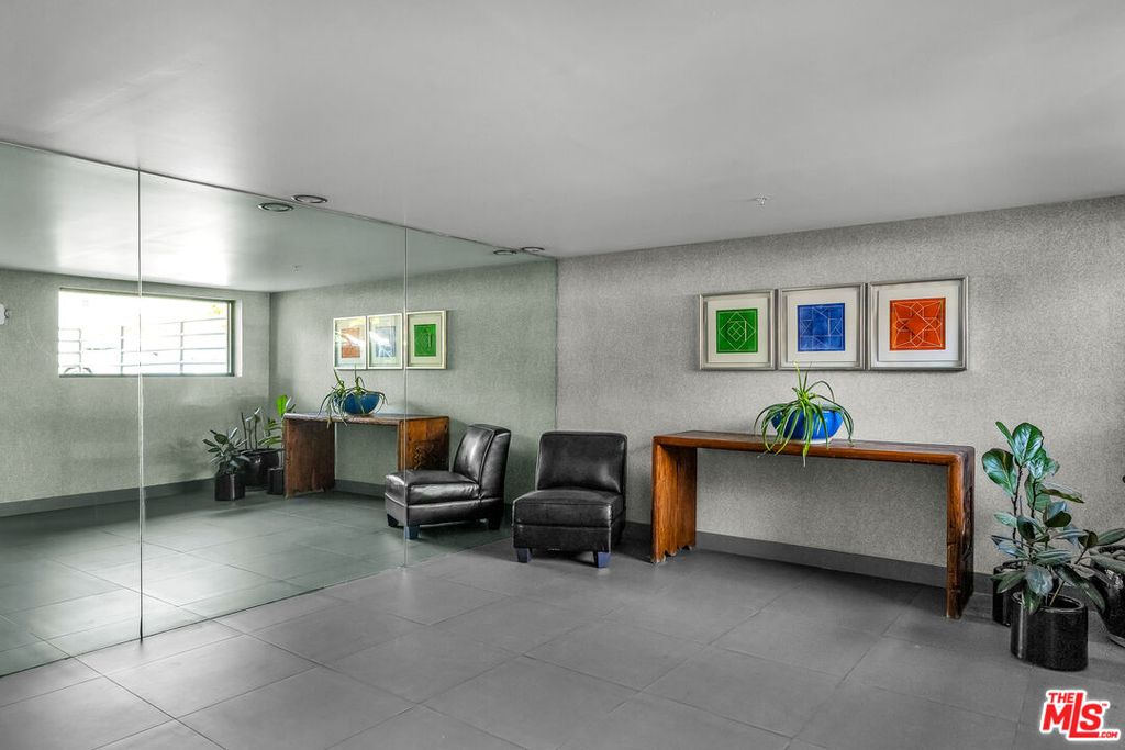 3613 Glendon Ave APT 101, Los Angeles, CA - View 2