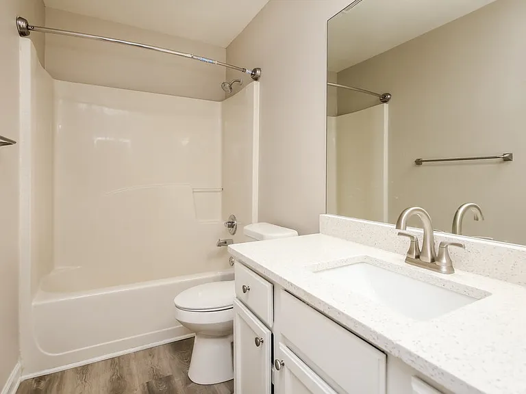 655 Suwanee Lakes Cir — Photo 16