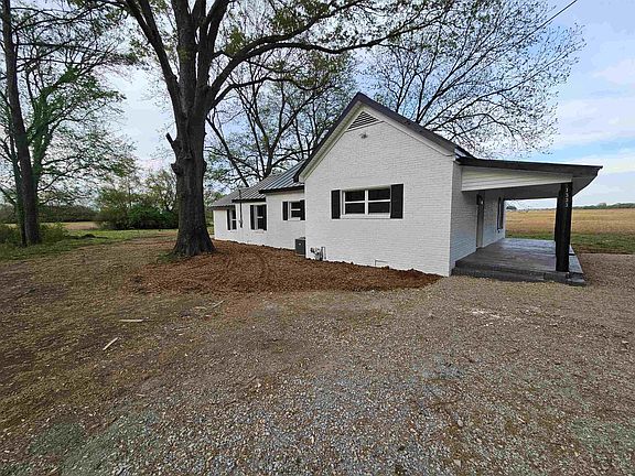 2nd image of 1333 Honeysuckle Ln